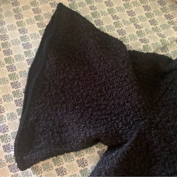 Sandro short jacket Size Medium with flutter sleeves and hook closures b… - Picture 8 of 11